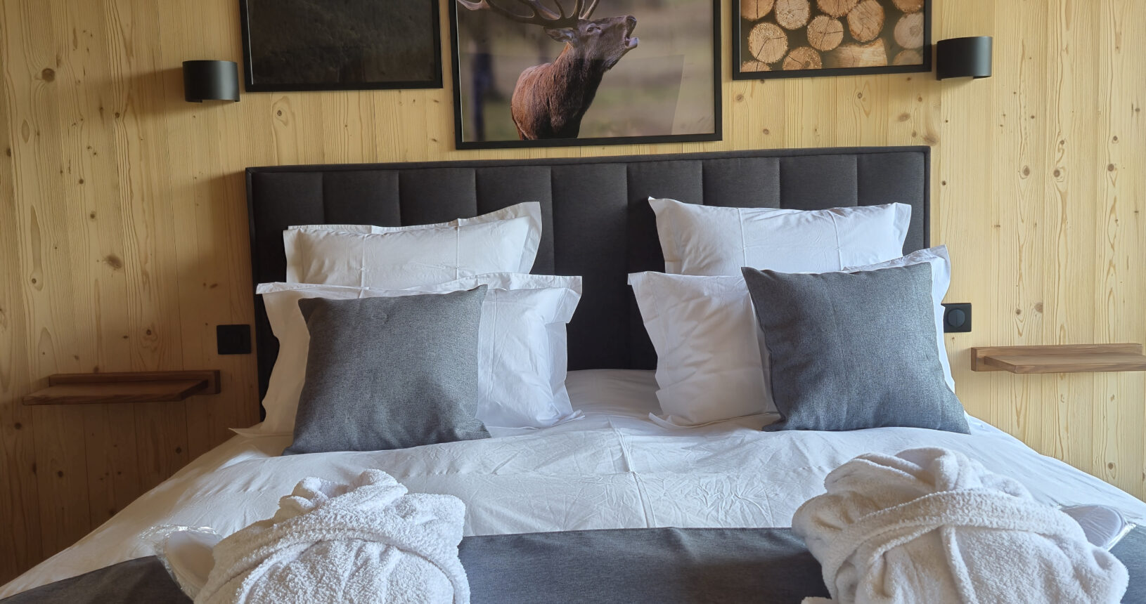 Chambre grise des Gîtes aux Mélèzes de Xavier