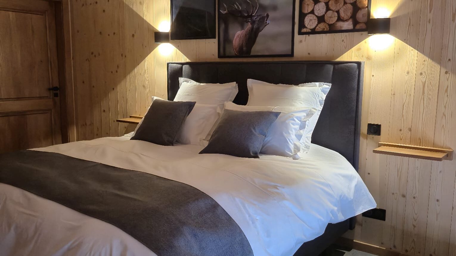 Chambre grise des Gîtes aux Mélèzes de Xavier