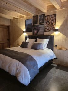 Chambre grise des Gîtes aux Mélèzes de Xavier