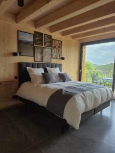 Chambre grise des Gîtes aux Mélèzes de Xavier